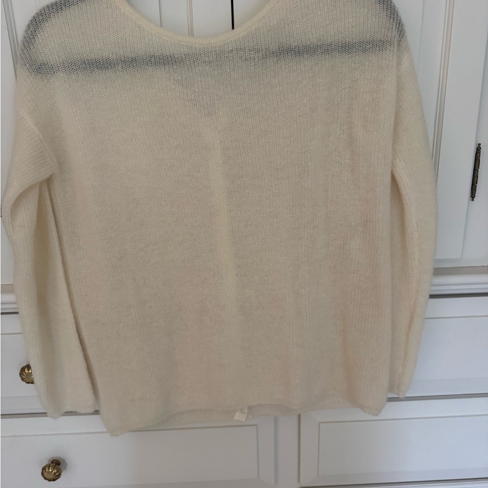 Light Cream Crew Neck Sweater with Long Sleeves